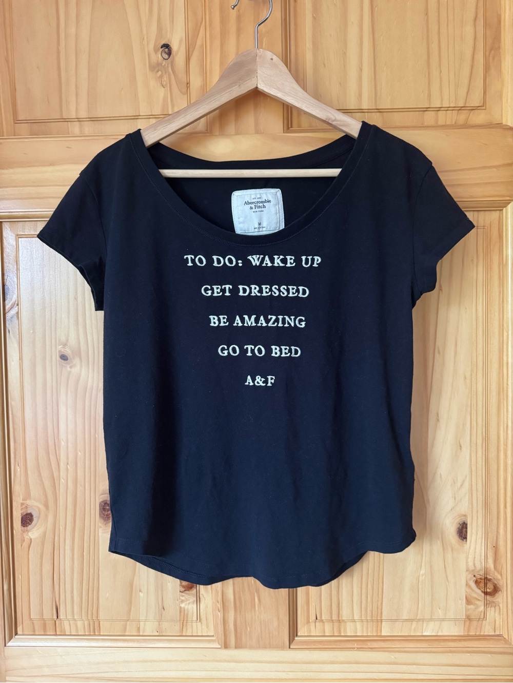 Abercrombie & Fitch Black Graphic 'To Do' Scoop Neck Cap Sleeve Tee size medium